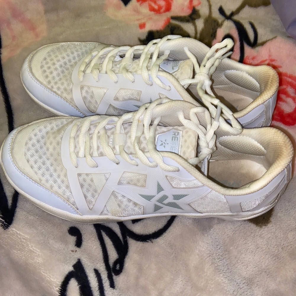 Rebel ruthless cheer shoes